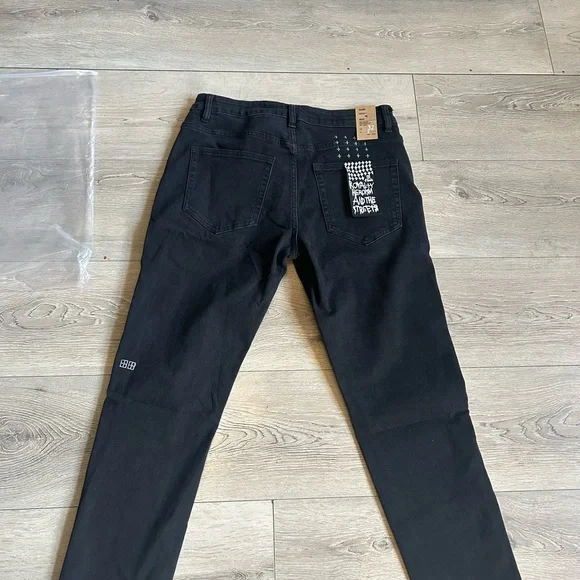 Ksubi Skinny Jeans
Brand New
Ships in 2-3 Days
Message me for any questions
SZ32 - Picture 2 of 4
